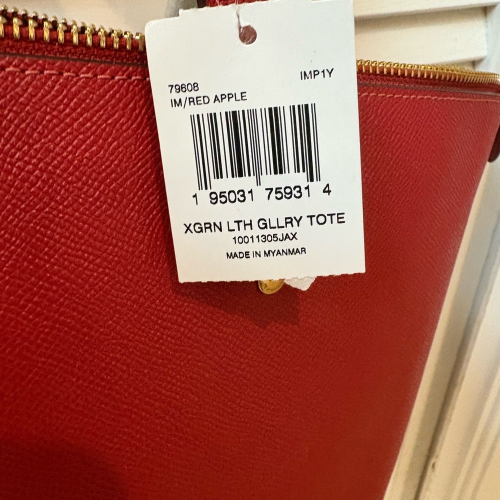 Authentic Coach Gallery Tote Red Apple Leather – NWT Style 79608 - Picture 5 of 8